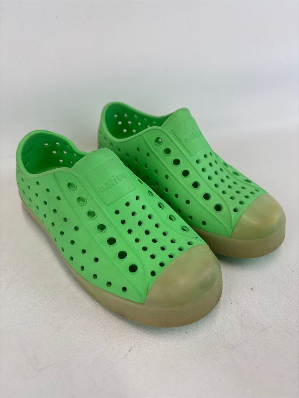 NATIVE Jefferson Glow In The Dark Neon Green Size C11